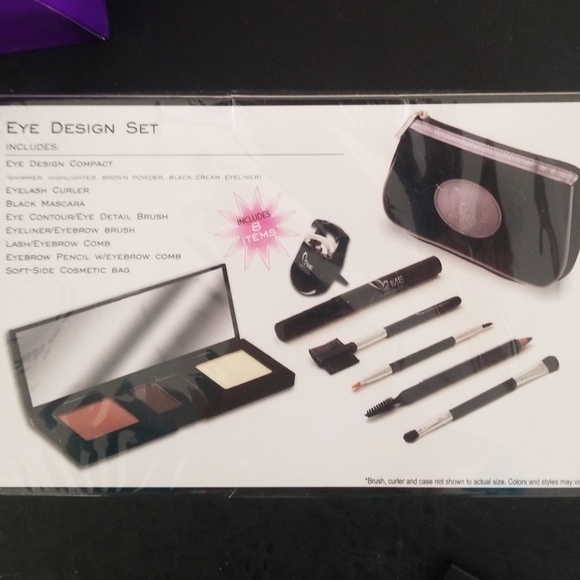 Makeover Essentials Make-up Set - Picture 3 of 3